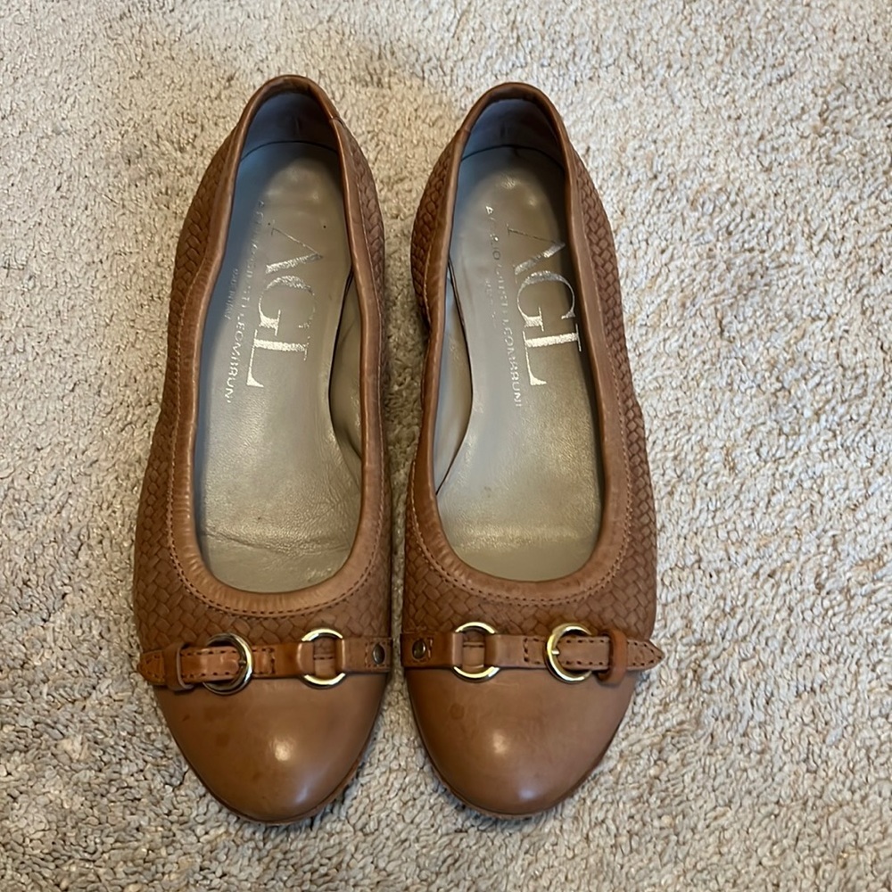 Agl tan flats